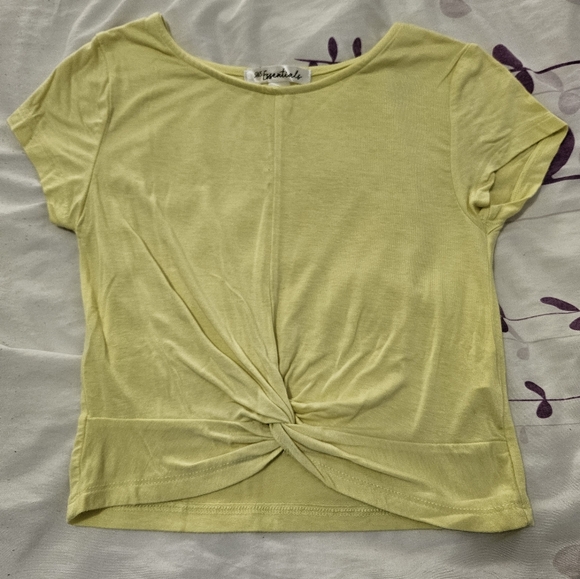 NWOT Stitches - Pale Yellow Crop Top - Picture 3 of 10